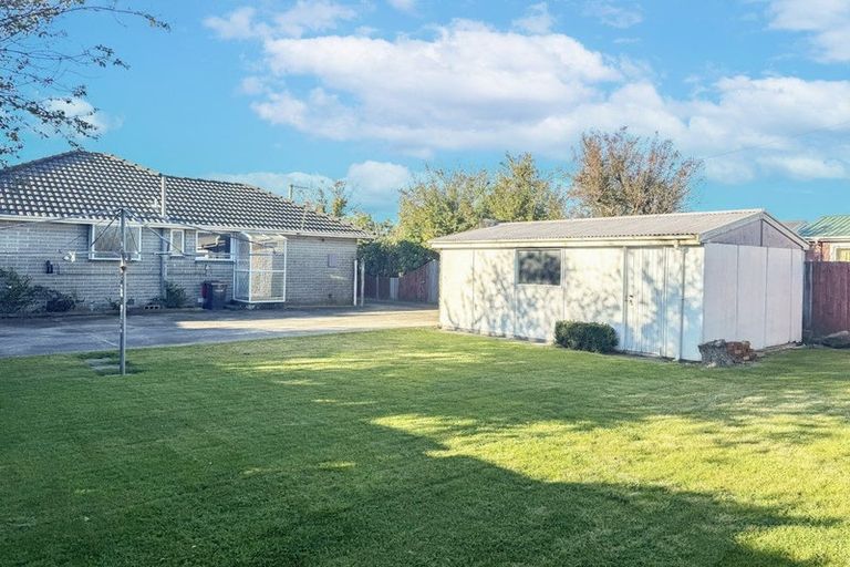 Photo of property in 17 Roberts Road, Hei Hei, Christchurch, 8042