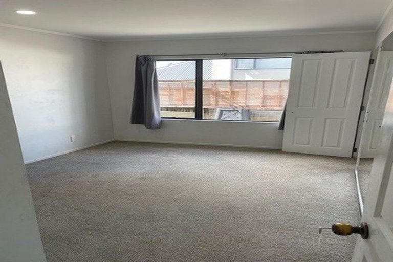 Photo of property in 15 Andover Way, Goodwood Heights, Auckland, 2105