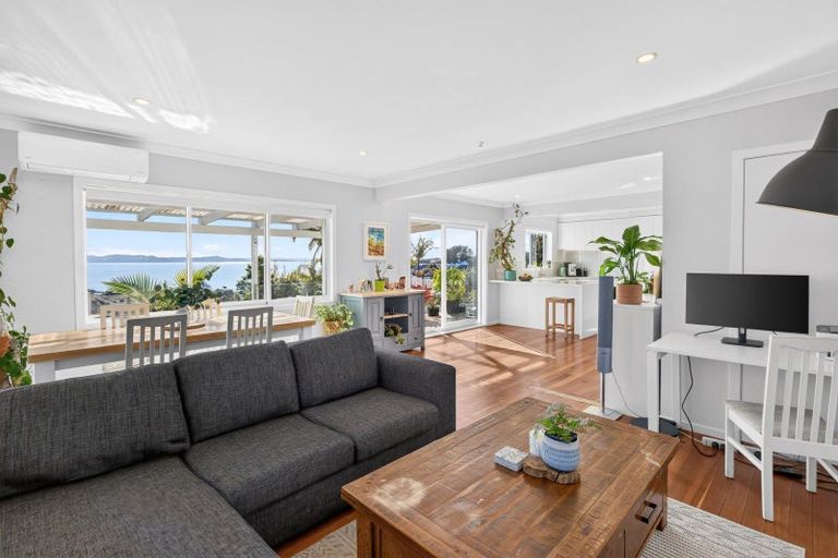 Photo of property in 954 Whangaparaoa Road, Manly, Whangaparaoa, 0930