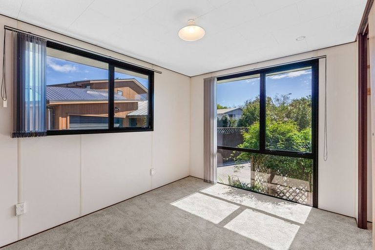 Photo of property in 10 Robert Grove, Paraparaumu, 5032