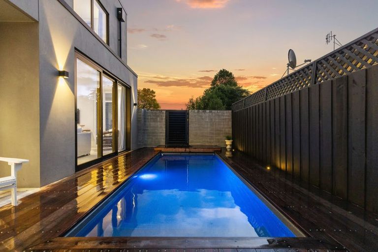 Photo of property in 114a Paparoa Street, Papanui, Christchurch, 8053