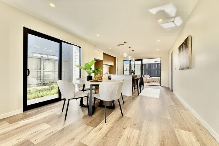 Photo of property in 142 Vintry Drive, Kumeu, 0810