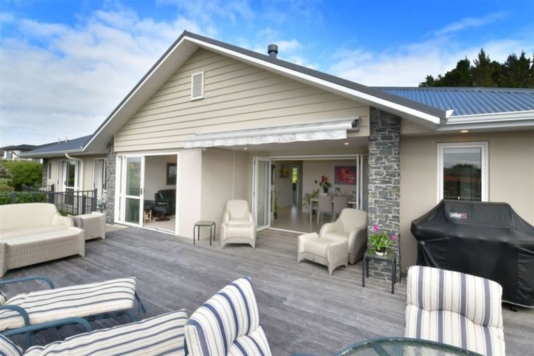 Photo of property in 2 Bella Vista Drive, Gulf Harbour, Whangaparaoa, 0930