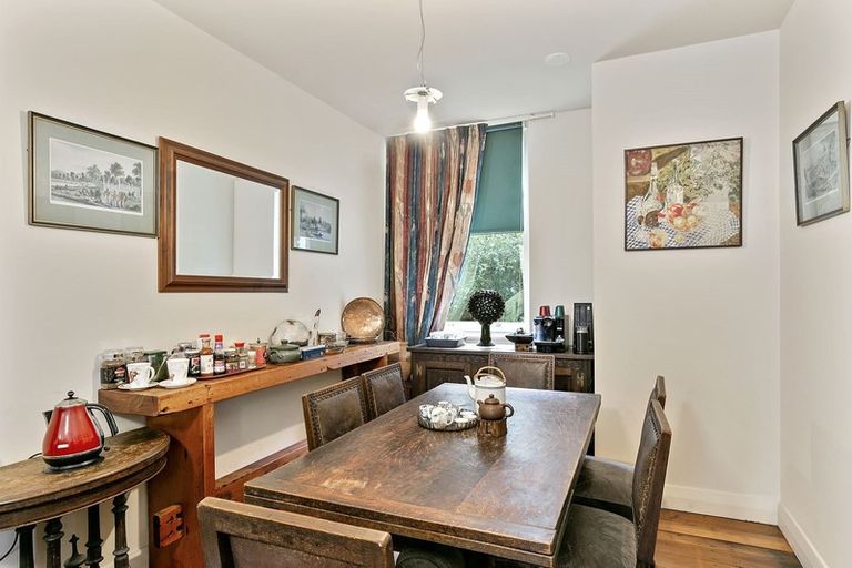 Photo of property in 16a Hadfield Terrace, Kelburn, Wellington, 6012