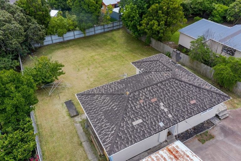 Photo of property in 100 Te Atatu Road, Te Atatu South, Auckland, 0610