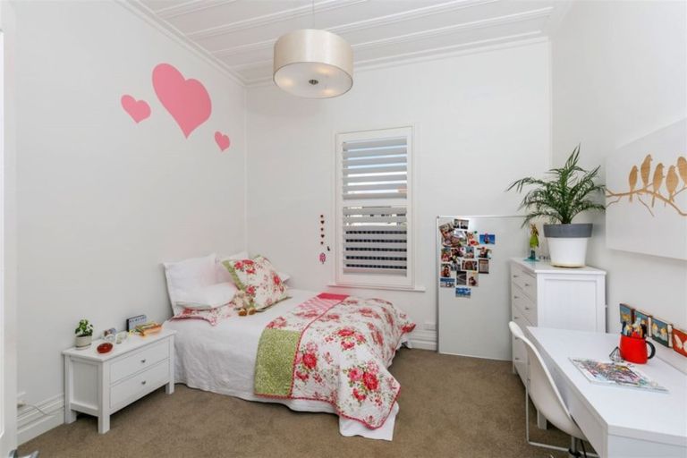 Photo of property in 40 King Edward Parade, Devonport, Auckland, 0624