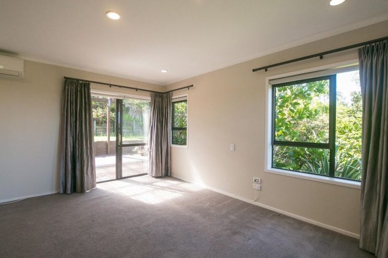 Photo of property in 3 Cairnbrae Court, Northcross, Auckland, 0632
