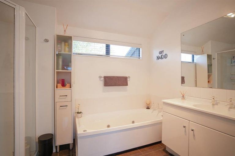 Photo of property in 26a Crofton Road, Harewood, Christchurch, 8051