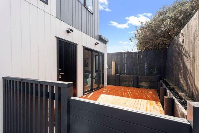 Photo of property in 19f Ellesmere Crescent, Pakuranga Heights, Auckland, 2010