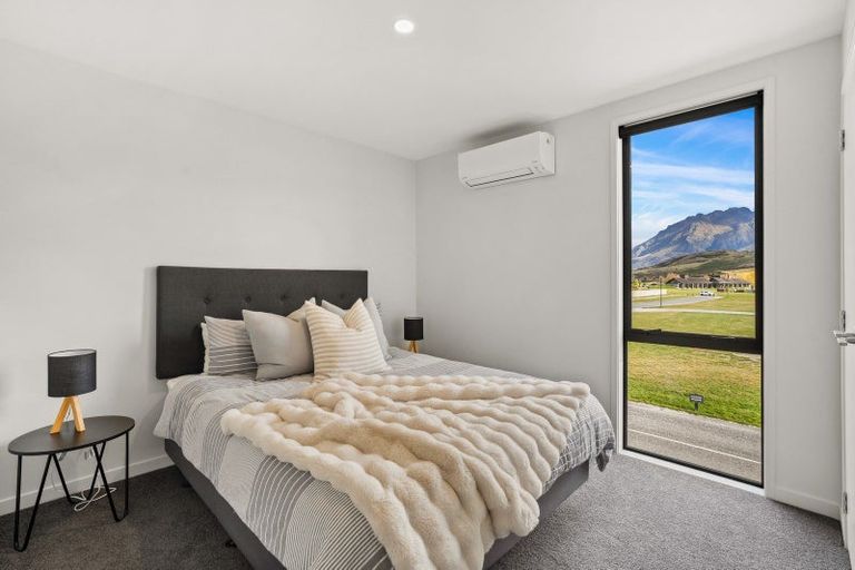 Photo of property in 33 Mulholland Drive, Jacks Point, 9371