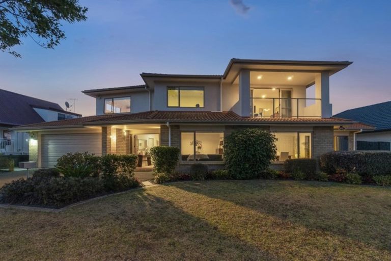 Photo of property in 14 Longbush Road, Te Atatu Peninsula, Auckland, 0610