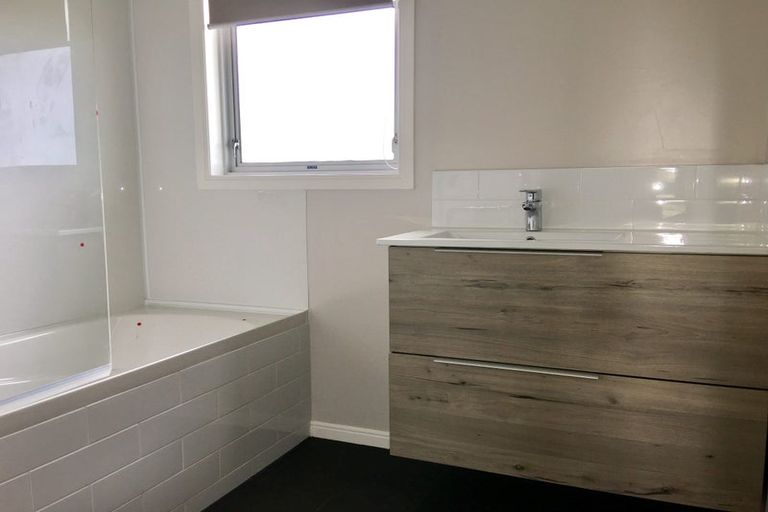 Photo of property in 23 Polandson Place, Opaheke, Papakura, 2113