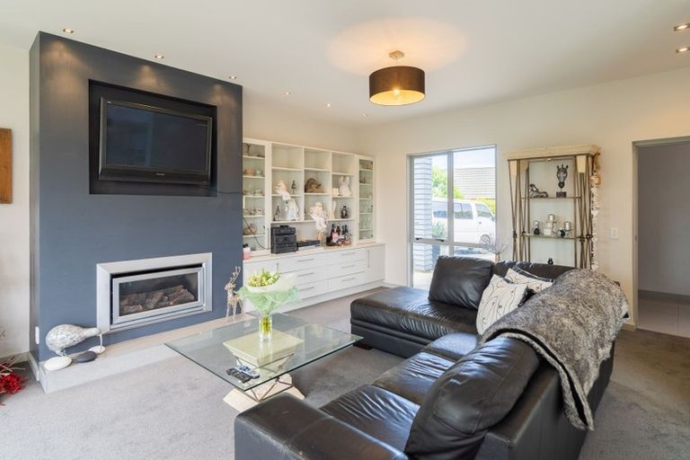 Photo of property in 18 Olliver Grove, Waikanae Beach, Waikanae, 5036