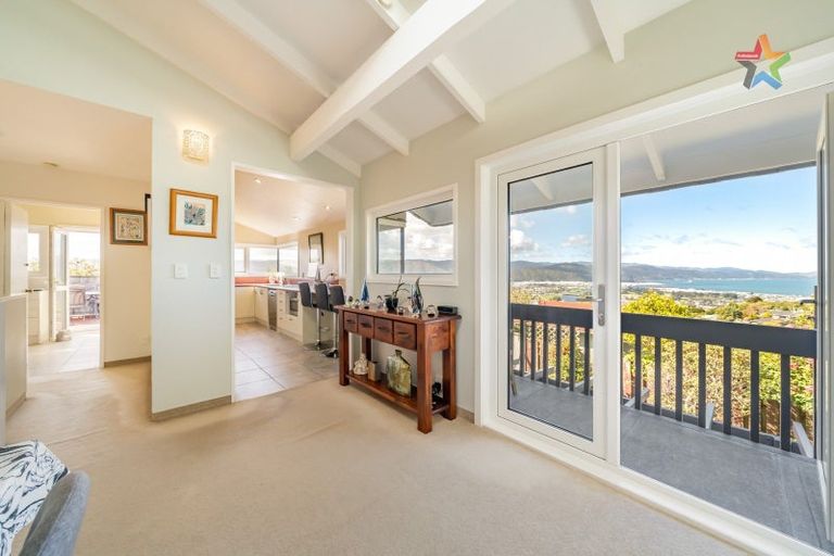 Photo of property in 2 Taka Grove, Normandale, Lower Hutt, 5010