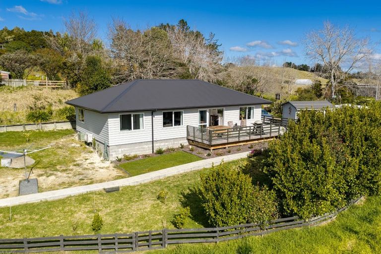 Photo of property in 3241 Paparoa-oakleigh Road, Paparoa, 0571