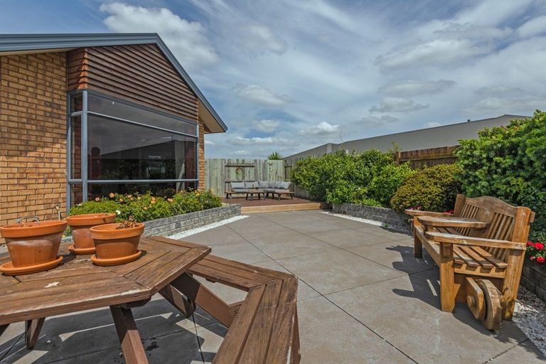 Photo of property in 8 Crabapple Close, Milson, Palmerston North, 4414