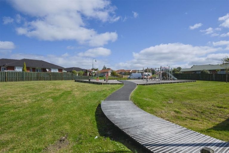 Photo of property in 50 Riserra Drive, Ranui, Auckland, 0612