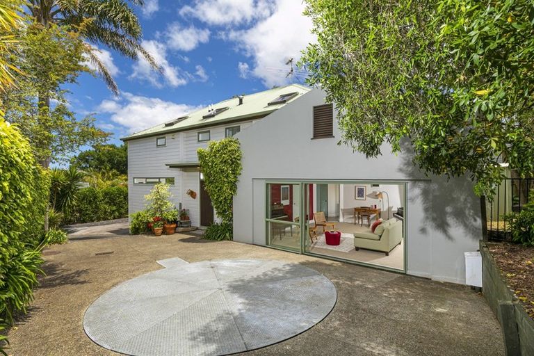 Photo of property in 2/305 Lake Road, Hauraki, Auckland, 0622