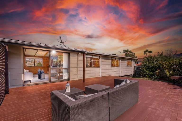 Photo of property in 5 Elizabeth Drive, West Harbour, Auckland, 0618