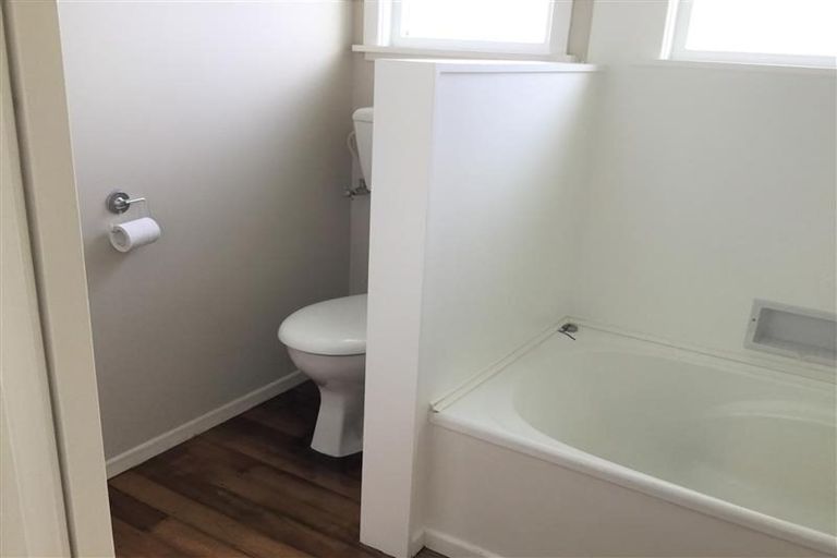 Photo of property in 406 Carrington Street, Upper Vogeltown, New Plymouth, 4310