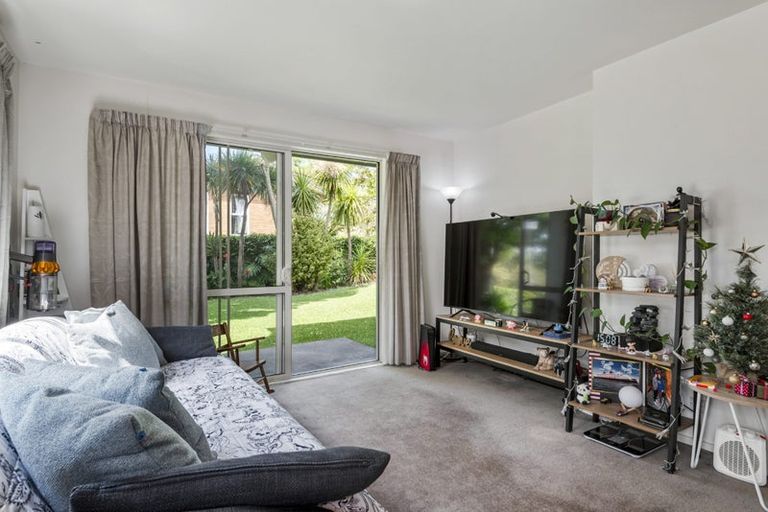 Photo of property in 38 Saddleback Rise, Murrays Bay, Auckland, 0630