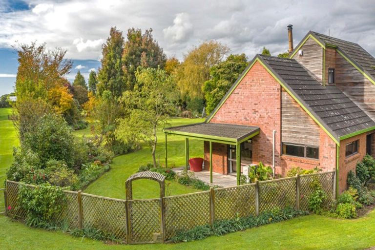 Photo of property in 275 Kimberley Road, Levin, 5571