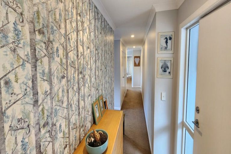 Photo of property in 9a Larsen Place, Merrilands, New Plymouth, 4312