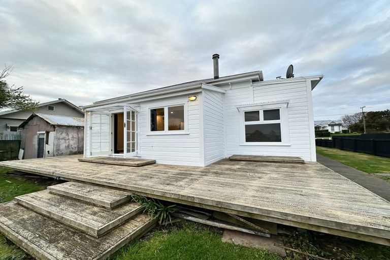 Photo of property in 17 Caius Avenue, Gonville, Whanganui, 4501