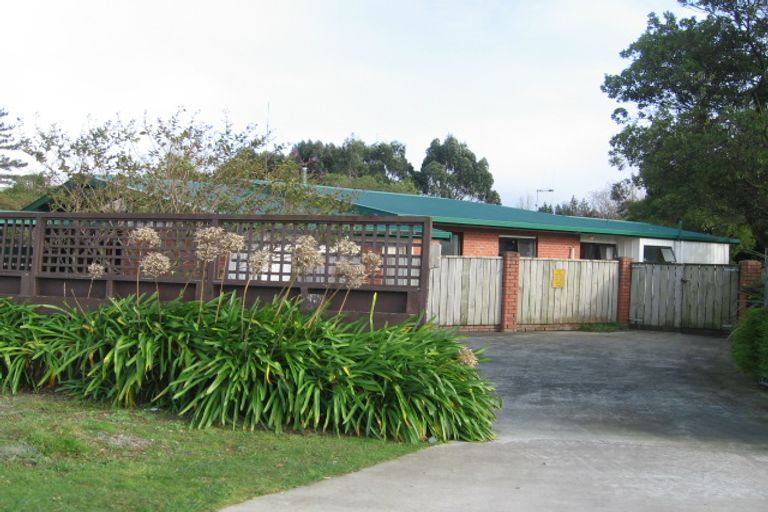 Photo of property in 158-160 Aokautere Drive, Fitzherbert, Palmerston North, 4410