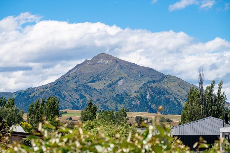 Photo of property in 2 Sherwin Avenue, Albert Town, Wanaka, 9305