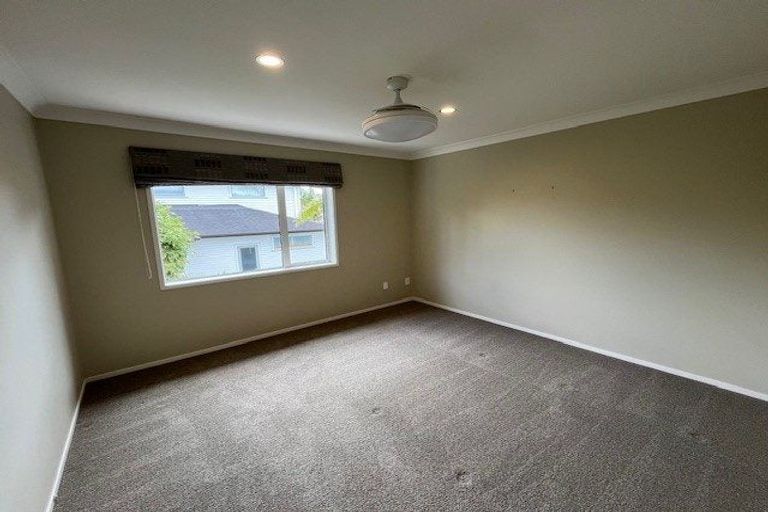 Photo of property in 9 Swindon Close, Mellons Bay, Auckland, 2014