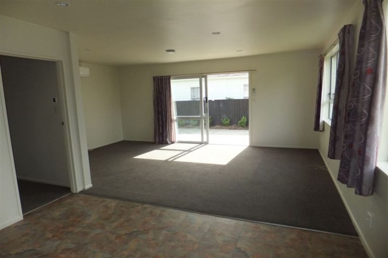 Photo of property in 2/64 Crofton Road, Harewood, Christchurch, 8051