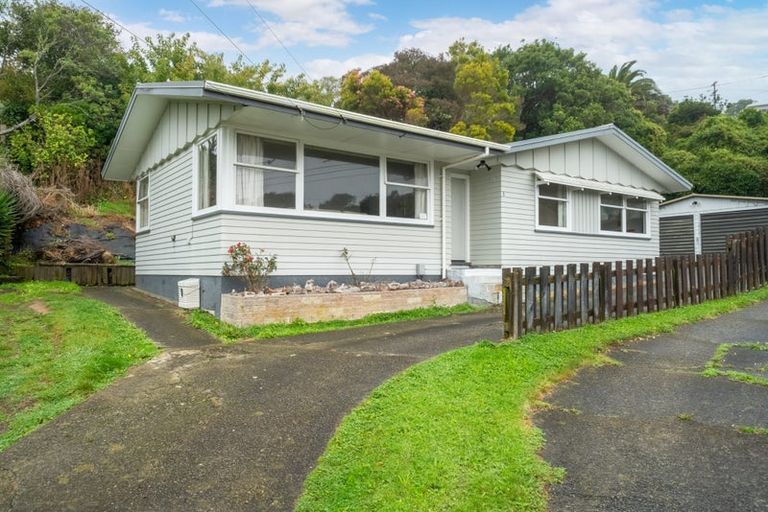Photo of property in 3 Jonathan Way, Paparangi, Wellington, 6037