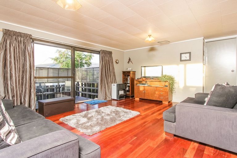 Photo of property in 43 Lavelle Road, Henderson, Auckland, 0612