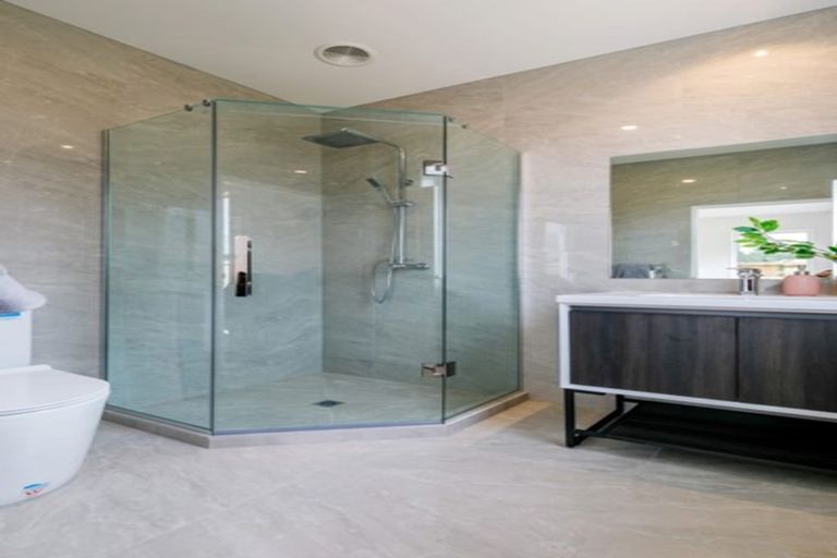 Photo of property in 16 Ropere Street, Kumeu, 0810