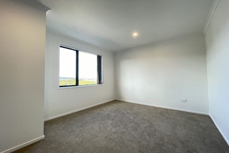 Photo of property in 58 Hobsonville Point Road, Hobsonville, Auckland, 0616