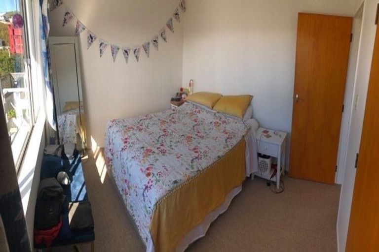 Photo of property in 2/5 Wye Street, Island Bay, Wellington, 6023