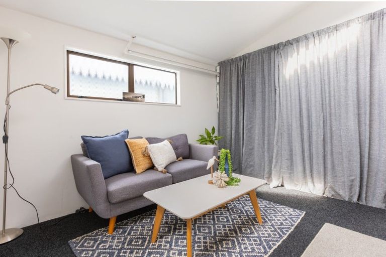 Photo of property in 124-126 Renown Road, Raumati South, Paraparaumu, 5032