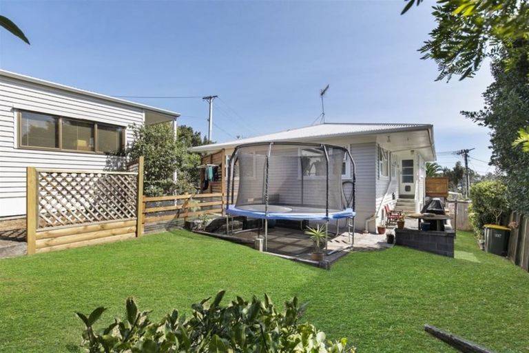 Photo of property in 19 Zion Road, Birkenhead, Auckland, 0626