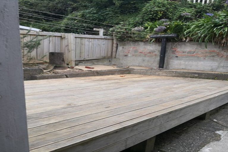 Photo of property in 6 Rixon Grove, Mount Victoria, Wellington, 6011