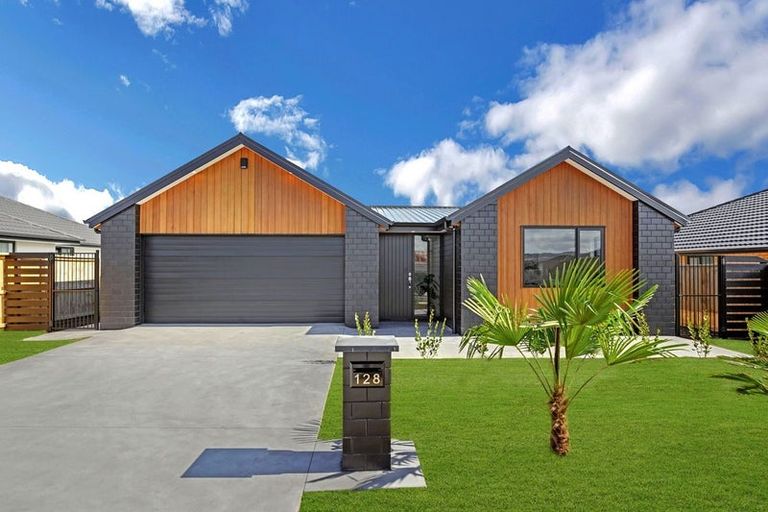 Photo of property in 128 Hitchen Road, Pokeno, 2402