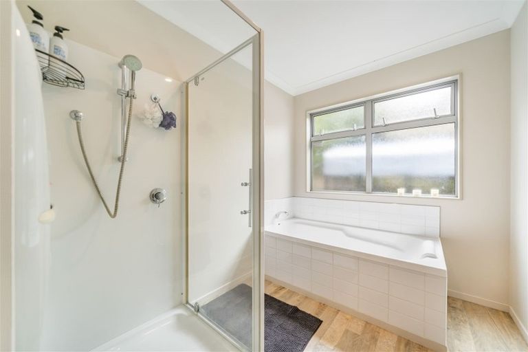 Photo of property in 15 James Nairn Grove, Riverstone Terraces, Upper Hutt, 5018