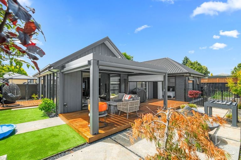 Photo of property in 6 Fairbairn Close, Halswell, Christchurch, 8025