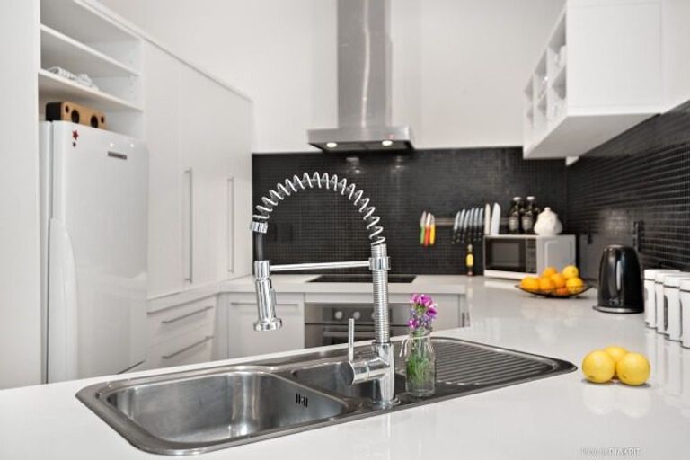 Photo of property in The Villas, 3/33 Hobson Street, Thorndon, Wellington, 6011