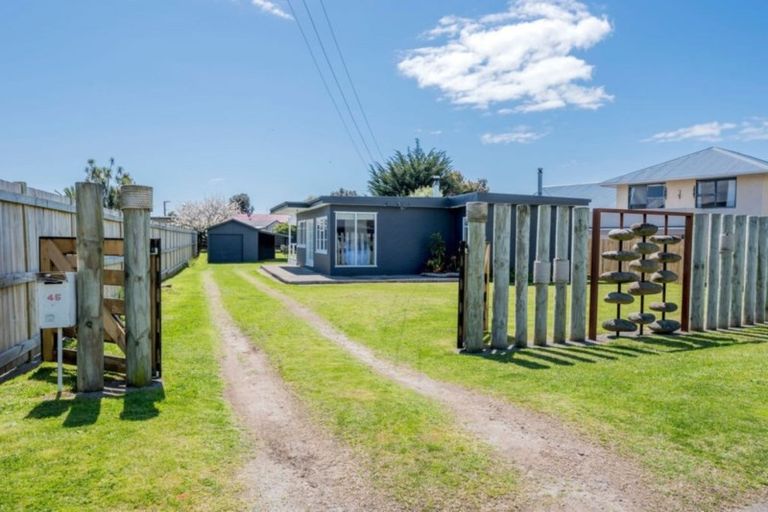 Photo of property in 45 Te Moana Road, Waikanae Beach, Waikanae, 5036