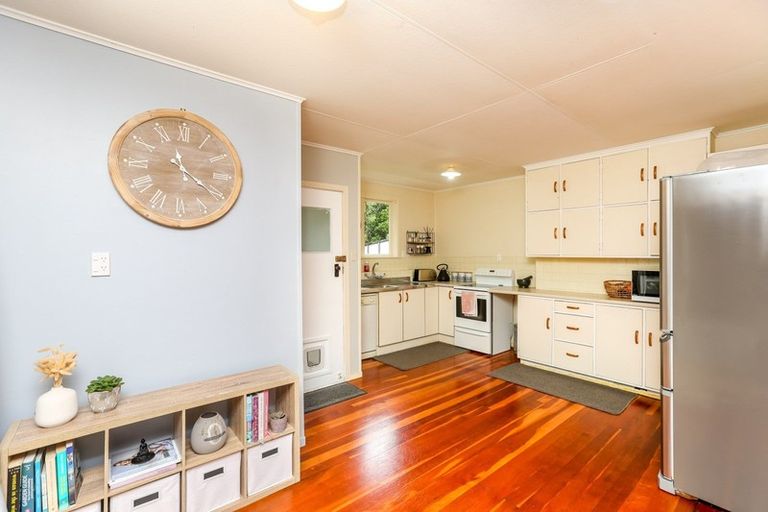 Photo of property in 1a Ward Place, Marfell, New Plymouth, 4310