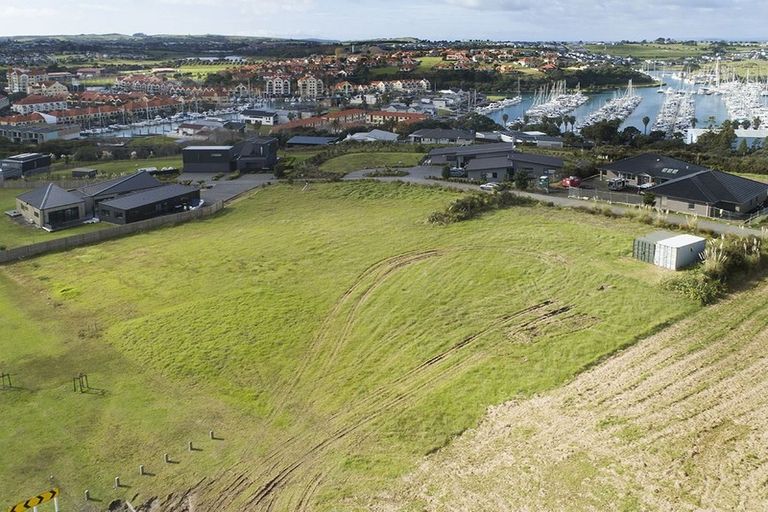 Photo of property in 3 Laguna Place, Matakatia, Whangaparaoa, 0930