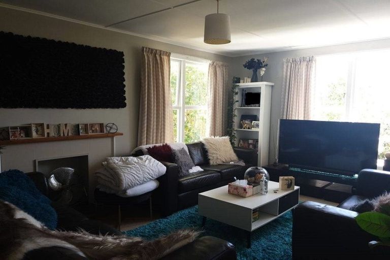 Photo of property in 5 Cumberland Grove, Cannons Creek, Porirua, 5024