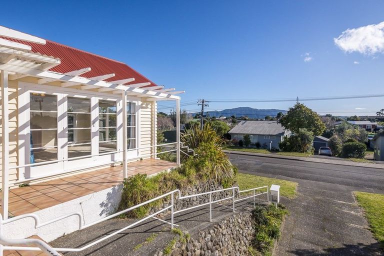 Photo of property in 14 Francis Road, Paraparaumu Beach, Paraparaumu, 5032