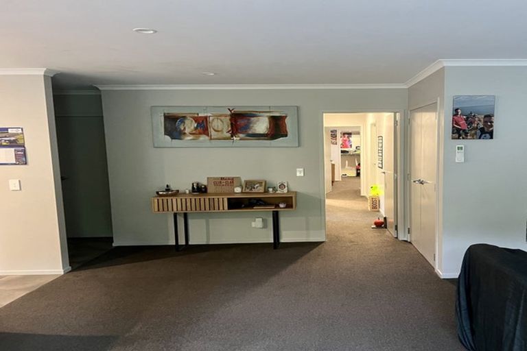 Photo of property in 31 Mooring Close, Whitby, Porirua, 5024